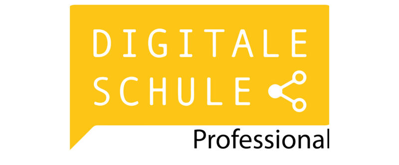 Gelbe Sprechblase mit dem Schriftzug „DIGITALE SCHULE“ in Weiß, einem weißen Teilen-Symbol und dem Schriftzug „Professional“ in Schwarz darunter. Entworfen für die Beruflichen Schulen Landsberg.
